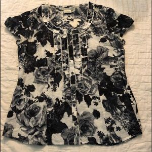 Med-Black cream short sleeve square ruffle floral